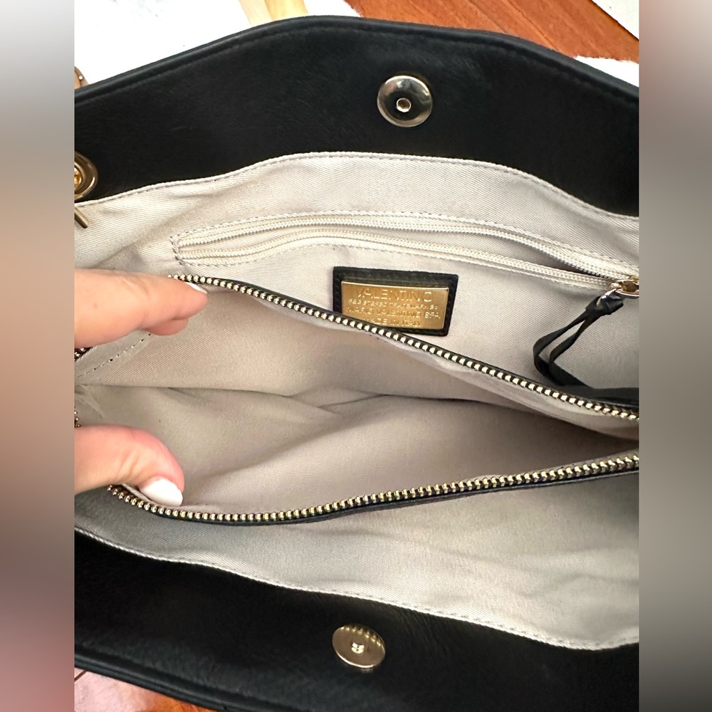 🖤NWT VALENTINO Luisa Magnus Signature LEATHER BLACK PURSE w GOLD CHAIN🖤 - Picture 8 of 16
